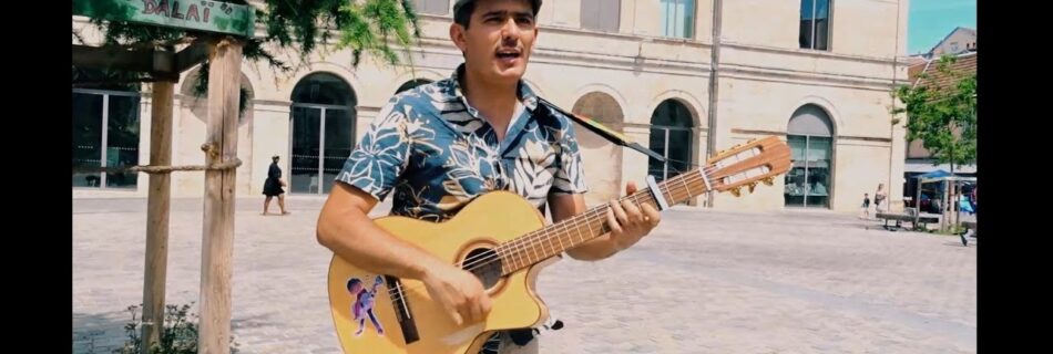 clip hola les français
