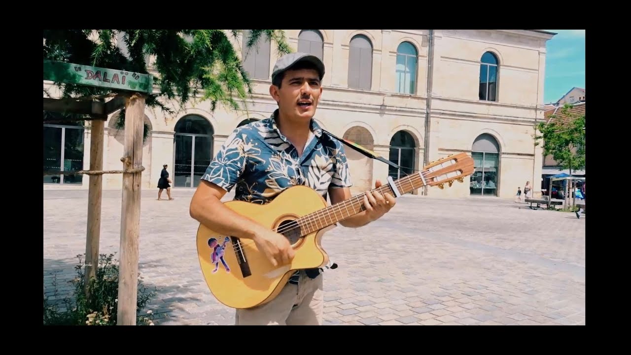clip hola les français